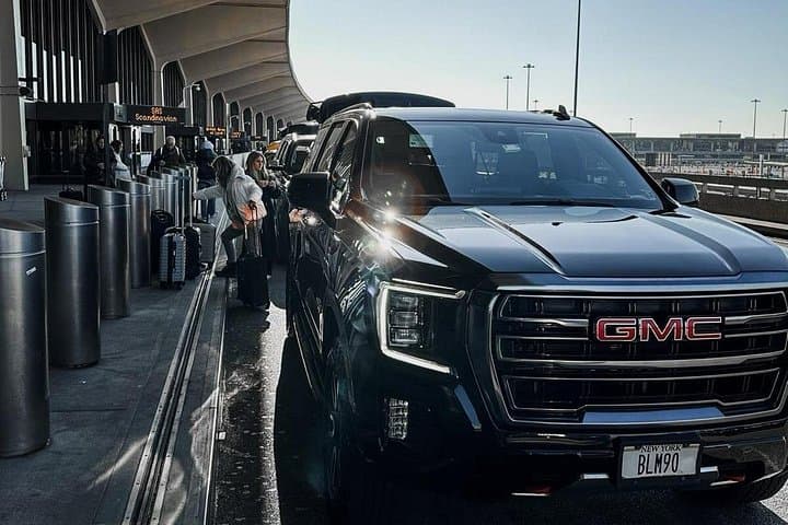 Private Black SUV Airport Transfer JFK LGA EWR to Manhattan – Executive One-Way photo 2