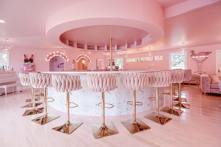 Fredericksburg Night Bus: Bubbly Bar-Hop & Karaoke on a Half-Day Tour photo 4