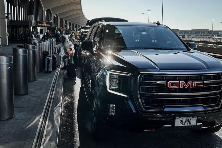 Private Round-Trip VIP Car Transfer JFK LGA EWR to Manhattan photo 6
