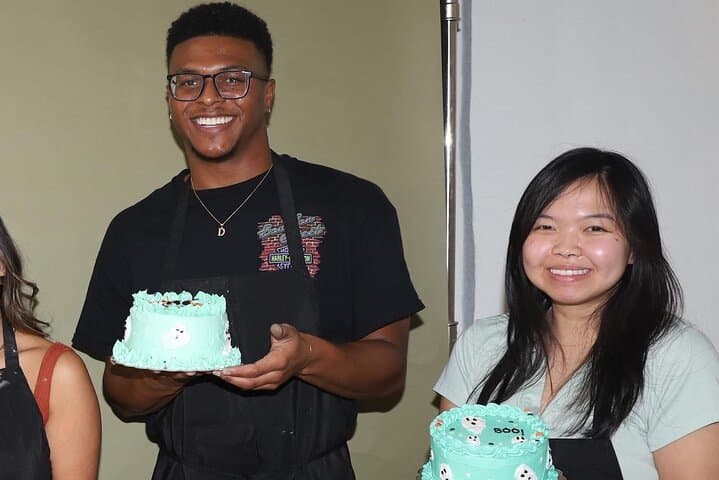 hands-on-cake-decorating-class-houston-montrose photo 6