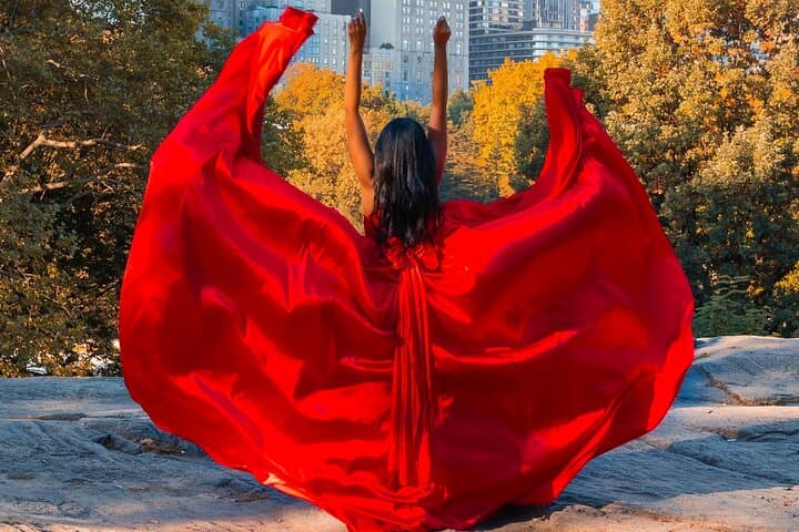 Flying-dress Photoshoot on Brooklyn Bridge & DUMBO: Iconic NYC Portrait Session