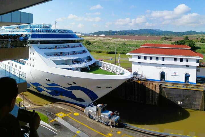 Half-Day Private Panama City Tour and Panama Canal: Miraflores, Casco Viejo & Amador Causeway photo 6