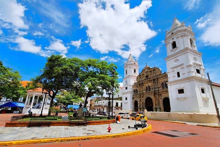 Half-Day Private Panama City Tour and Panama Canal: Miraflores, Casco Viejo & Amador Causeway