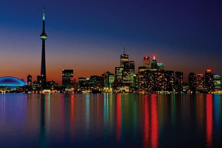 Toronto Winter Private Sightseeing Tour: CN Tower, ROM, Distillery & Kensington