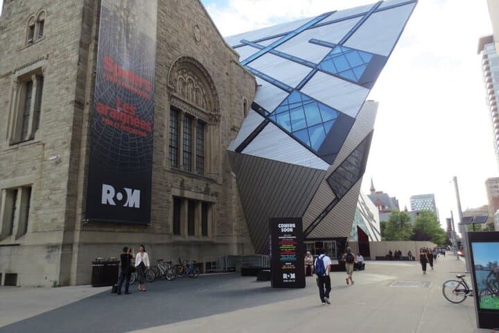 Toronto Winter Private Sightseeing Tour: CN Tower, ROM, Distillery & Kensington photo 2