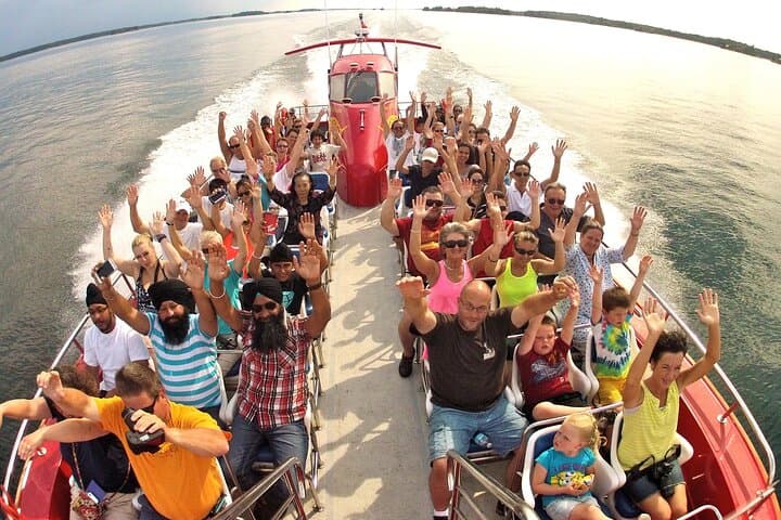 WildCat Speedboat Cruise: 1-Hour Singer Castle Express in 1000 Islands photo 3