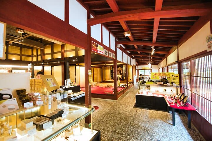 Private Kaga Photoshoot: Full-Day Photographer Tour to Yamanaka, Natadera & Kakusenkei photo 5