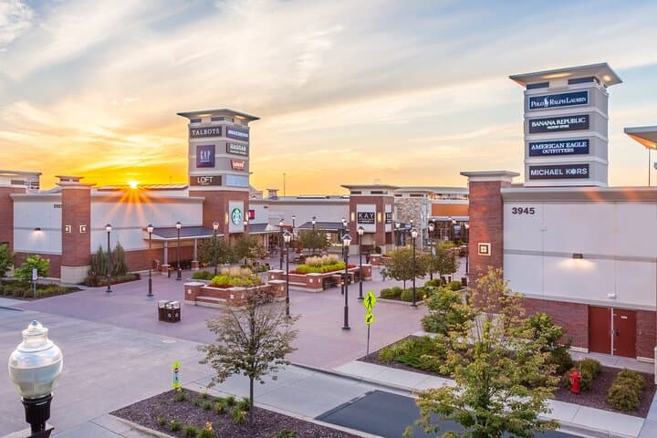 Private Shopping Tour to Twin Cities Premium Outlets from Minneapolis