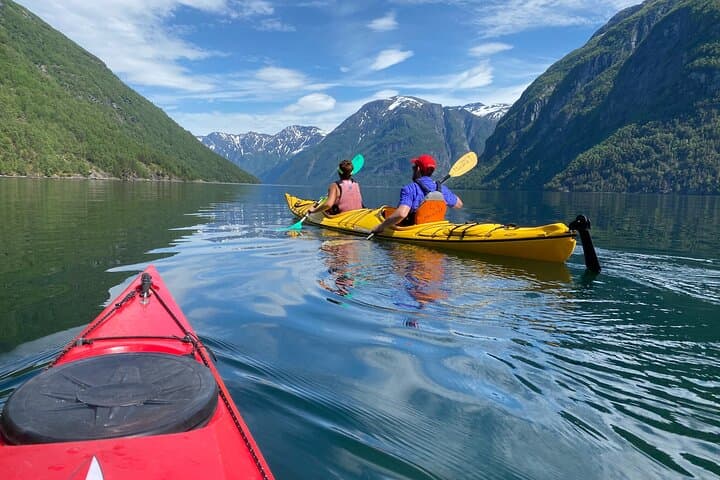 Half-Day Fjord Paddle in Hellesylt: Beginner Kayaking on Sunnylvsfjorden