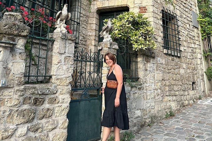 Montmartre & Sacre Coeur Walking Tour — Local Guide, Artist Haunts & Panoramic Views photo 3
