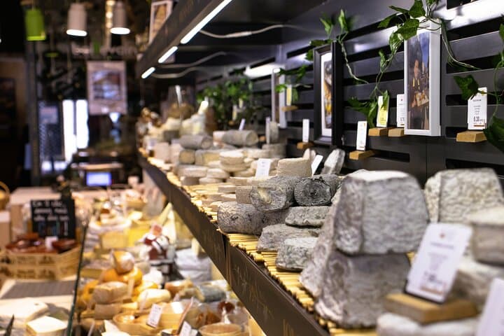 Full-Day Bordeaux Gourmet Walking Tour and Médoc Grand Cru Wine Tasting
