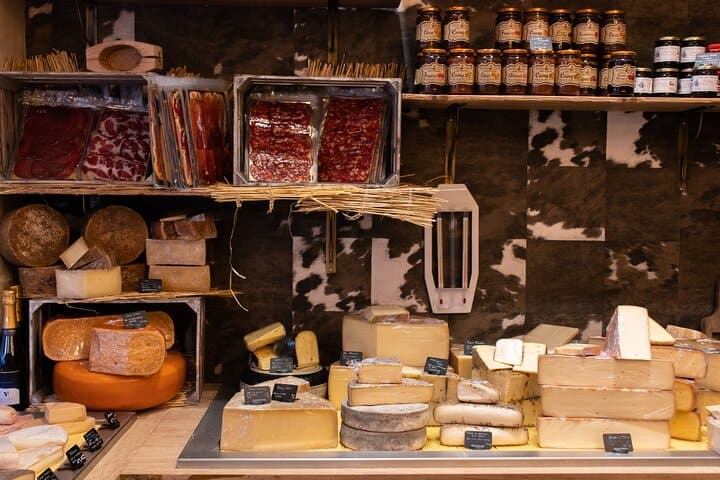 Full-Day Bordeaux Gourmet Walking Tour and Médoc Grand Cru Wine Tasting photo 2