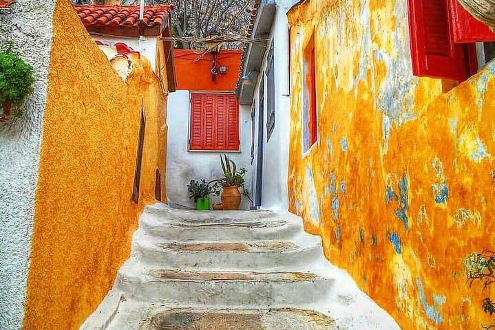 Ancient Paths of Athens: Acropolis-to-Plaka Guided Walking Tour photo 2