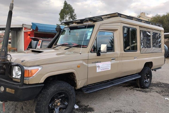 4-Day Luxury Masai Mara Private Safari: Great Wildebeest Migration by 4x4 Jeep photo 1