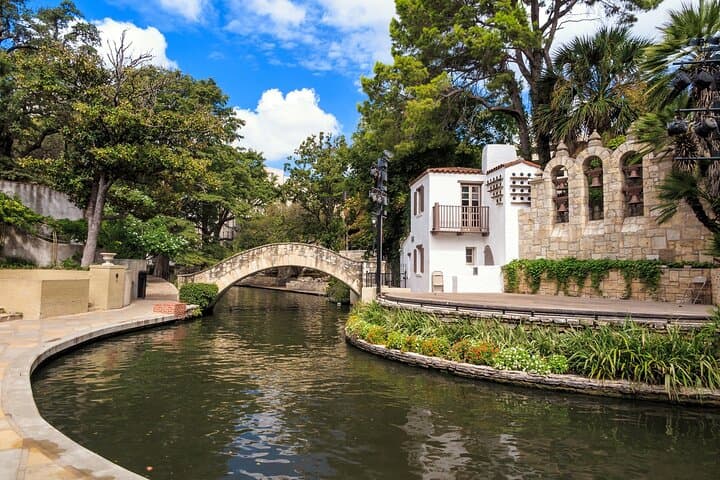 Private San Antonio Walking Tour: Alamo, River Walk & La Villita Guided Cultural Stroll photo 5