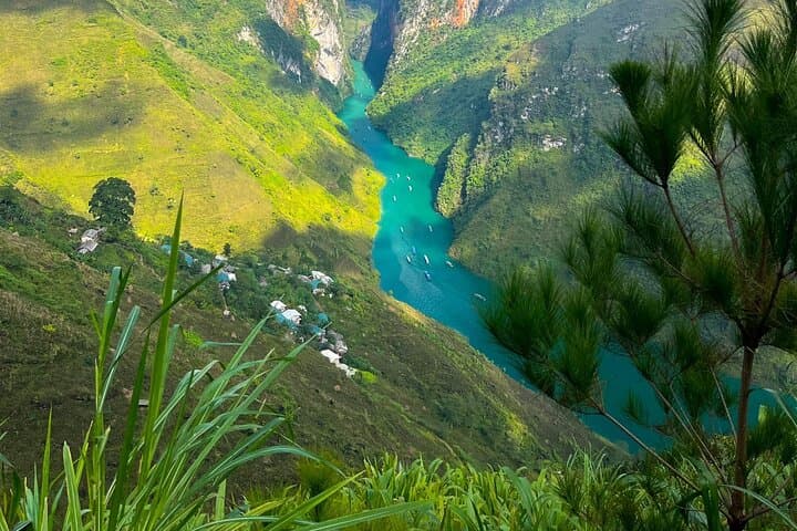 Ha Giang 3-Day Highlights: Ma Pi Leng, Dong Van & Hmong Culture photo 4