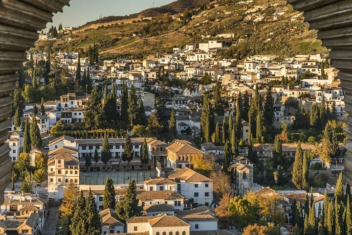 Private Full-Day Granada Trip from Malaga: Alhambra, Albaicín & Local Markets