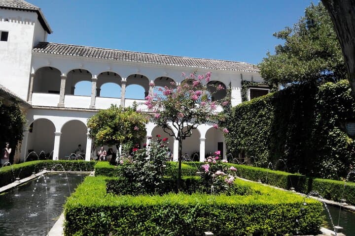 Private Full-Day Granada Trip from Malaga: Alhambra, Albaicín & Local Markets photo 6