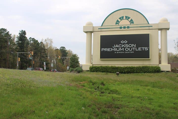 Private Shopping Tour from Philadelphia to Jackson Premium Outlets — Roundtrip Hotel Transfer photo 1