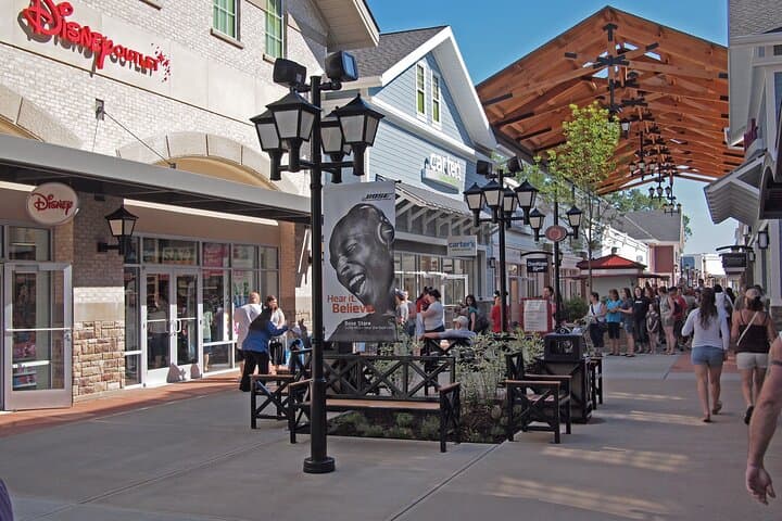 Private Shopping Transfer to Merrimack Premium Outlets from Boston
