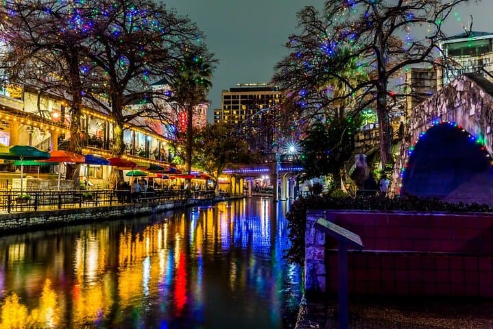 Private Christmas Stroll in San Antonio: Alamo Lights & River Walk Parade