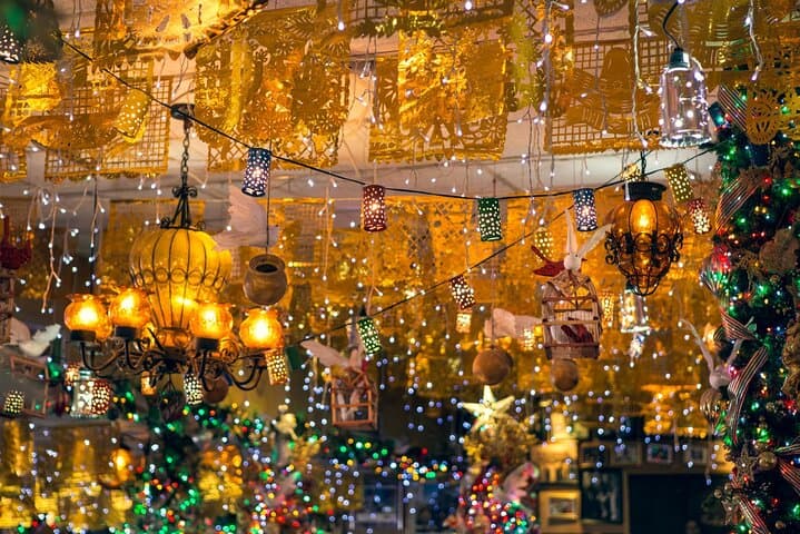 Private Christmas Stroll in San Antonio: Alamo Lights & River Walk Parade photo 5