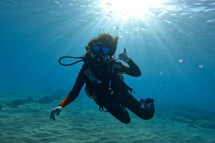 Beginner Scuba Diving in Honolulu at Magic Island Lagoon (Free Video Package) photo 5