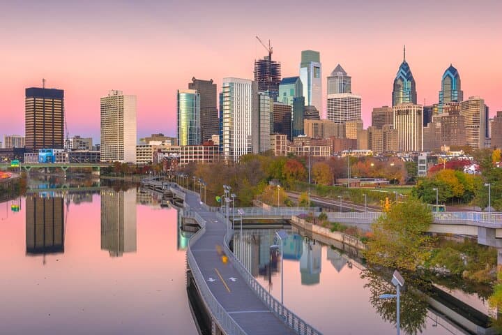 Private Art & Romance Tour in South Philadelphia — Evening Guided Walk