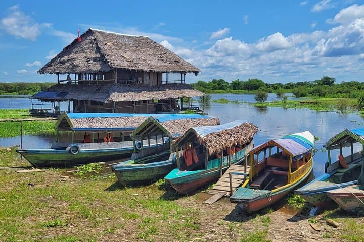 Iquitos Belen Market and Floating City: Private 4-Hour Amazon River Cultural Tour photo 1