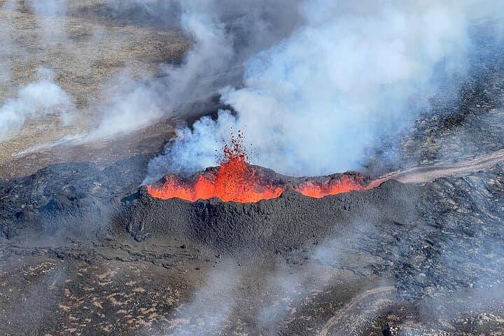 Helicopter Tour Over Iceland's New Lava Fields - Reykjanes Peninsula photo 3
