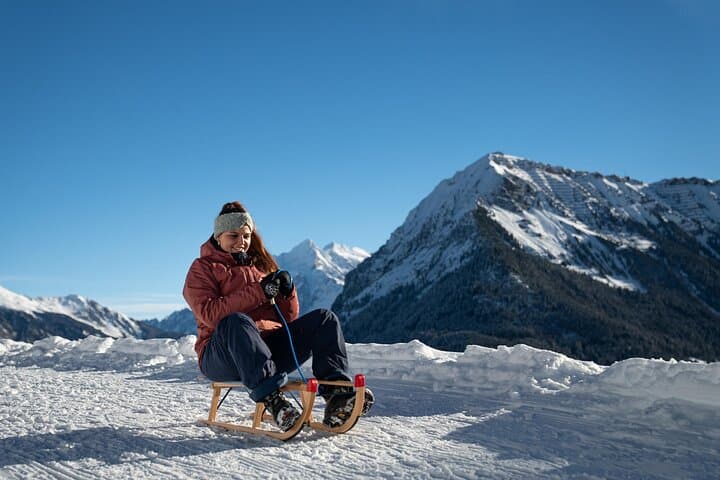 Interlaken Day Sledding: Gondola Ride to Mürren & Isenfluh Sled Run