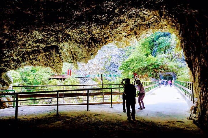 Full-Day Taroko Gorge Tour from Taipei — Marble Cliffs, River Terraces & Scenic Trails photo 6
