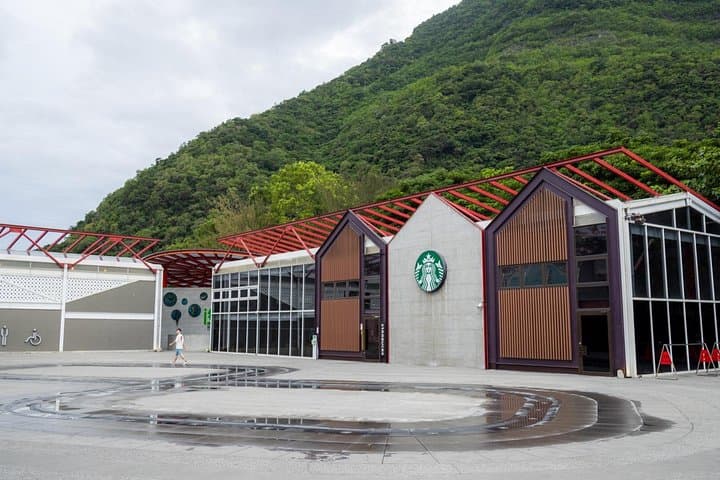 Full-Day Taroko Gorge Tour from Taipei — Marble Cliffs, River Terraces & Scenic Trails photo 3