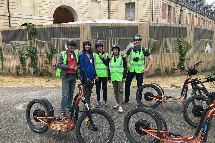 Ride and Reveal: Electric Scooter Street-Art Tour in Versailles photo 3