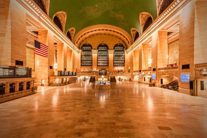 Private Midtown Romantic Stroll — 2-Hour Couples Walking Tour in NYC photo 6
