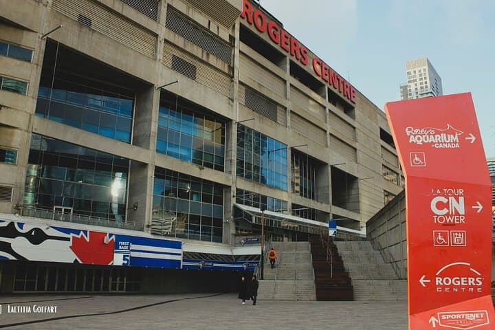 Toronto Layover Private Tour: Union Station, CN Tower & St. Lawrence Market in 90 Minutes photo 4