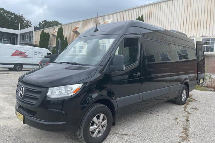 LGA to Manhattan Luxury Van Transfer — Reliable One-Way Ride photo 3