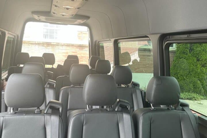 LGA to Manhattan Luxury Van Transfer — Reliable One-Way Ride photo 4