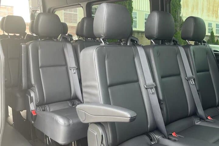 LGA to Manhattan Luxury Van Transfer — Reliable One-Way Ride photo 5