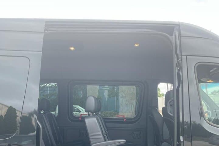 LGA to Manhattan Luxury Van Transfer — Reliable One-Way Ride photo 6