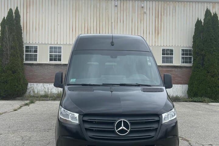 LGA to Manhattan Luxury Van Transfer — Reliable One-Way Ride
