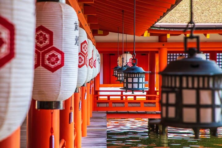 Private Miyajima 4-Hour Tour: Itsukushima Shrine, Momijidani Park & Local Crafts