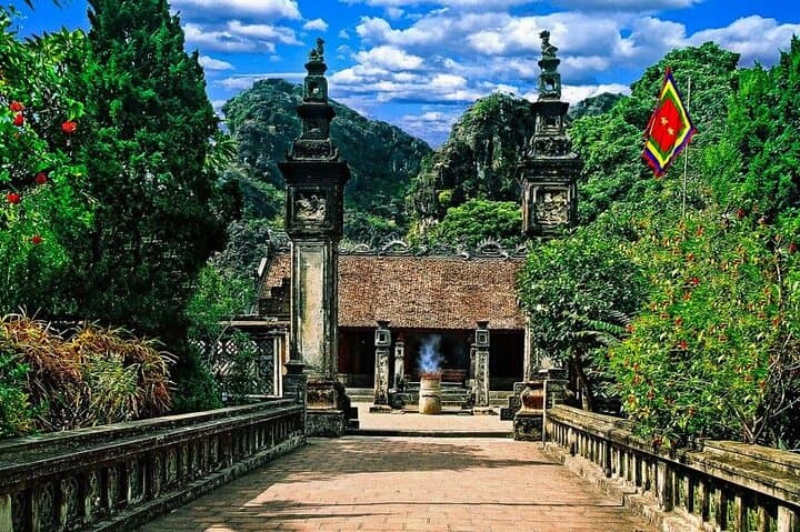 Ninh Binh Day Trip: Hoa Lu, Tam Coc Boat Ride & Mua Cave Summit photo 3
