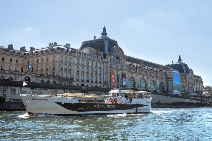Seine River Champagne Cruise from Eiffel Tower — Vedettes de Paris photo 6