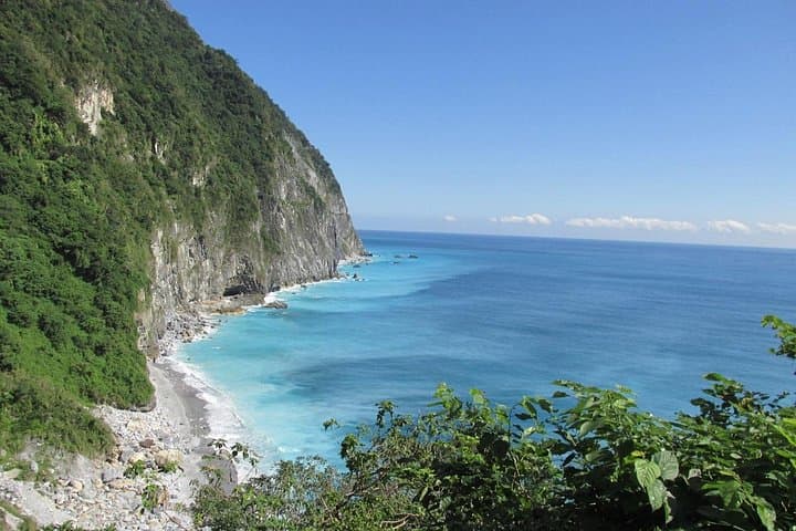 Full-Day Taroko Gorge Tour from Taipei — Marble Cliffs, River Terraces & Scenic Trails photo 4