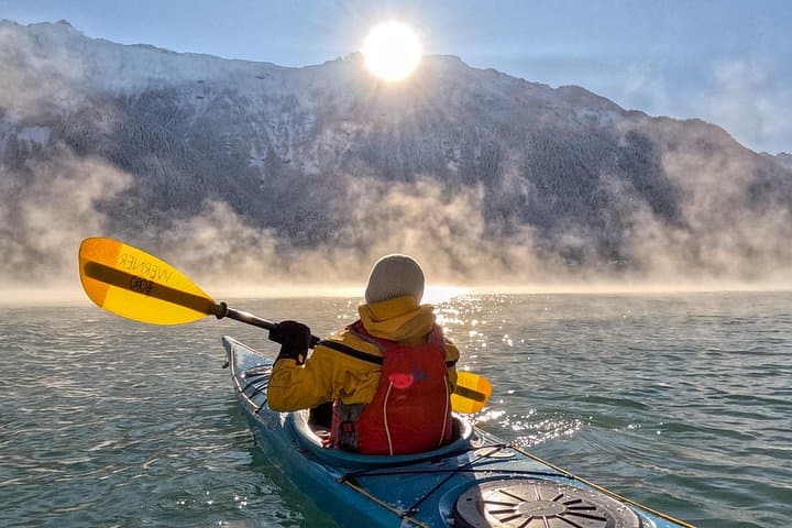 Winter Kayaking on Lake Brienz: Guided Turquoise-Lake Tour Near Interlaken photo 3