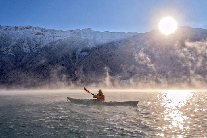 Winter Kayaking on Lake Brienz: Guided Turquoise-Lake Tour Near Interlaken photo 4