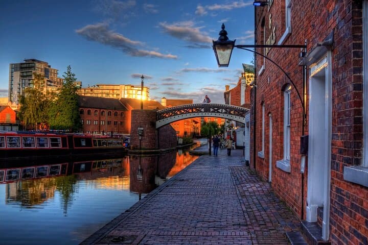 Self-Guided Walking Tour of Birmingham: Canals, Architecture & Hidden Gems