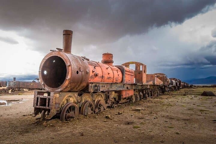 One-Day Salar de Uyuni Private Tour: Incahuasi, Train Cemetery & Sunset Experience photo 6