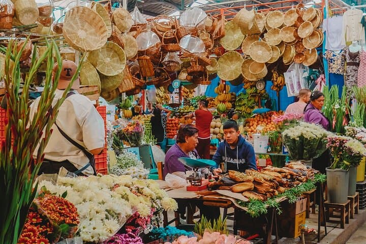 Mexico City Market Tour: Food, Murals & Flower Markets in Centro